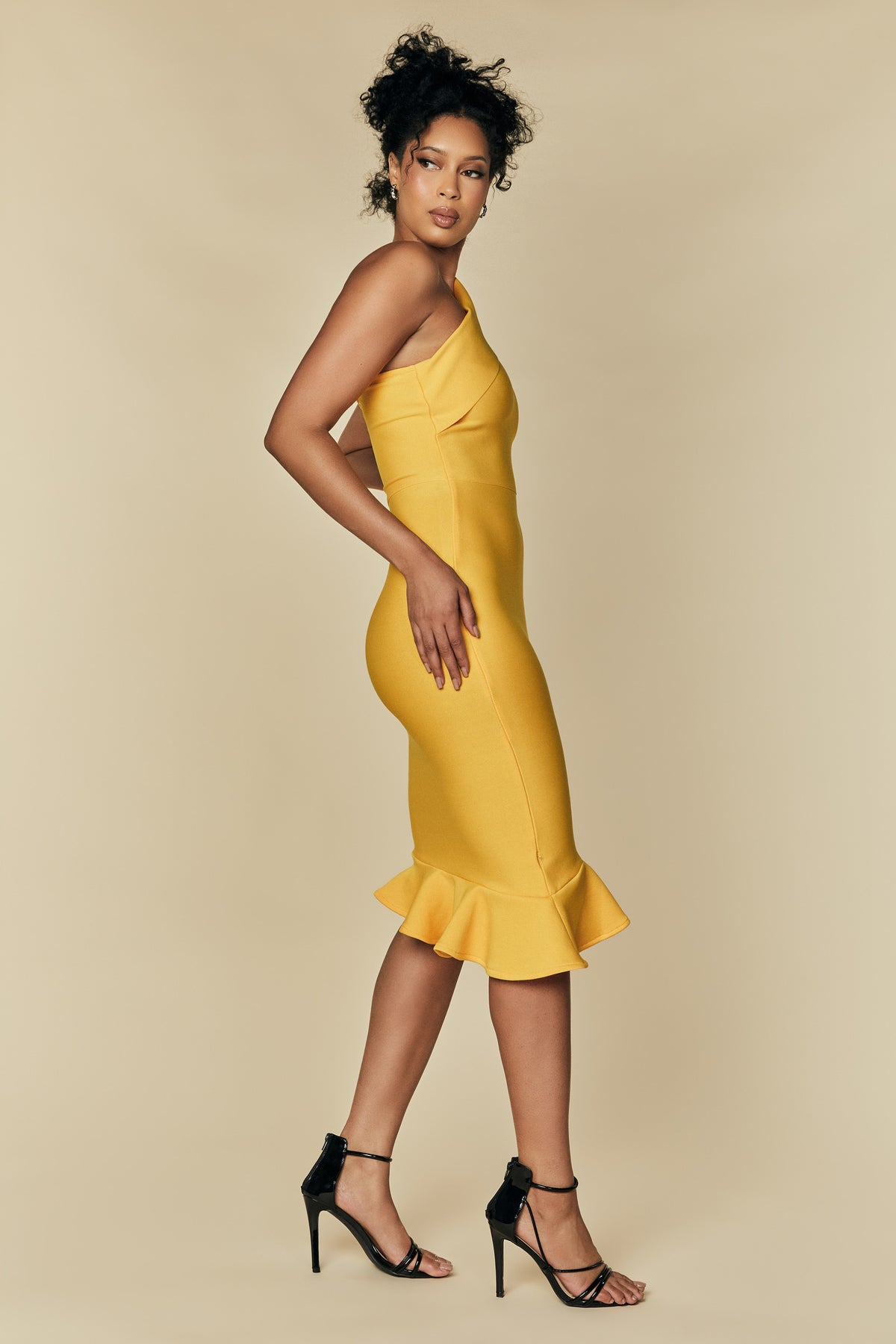 Vianey Yellow Flute Bandage Dress